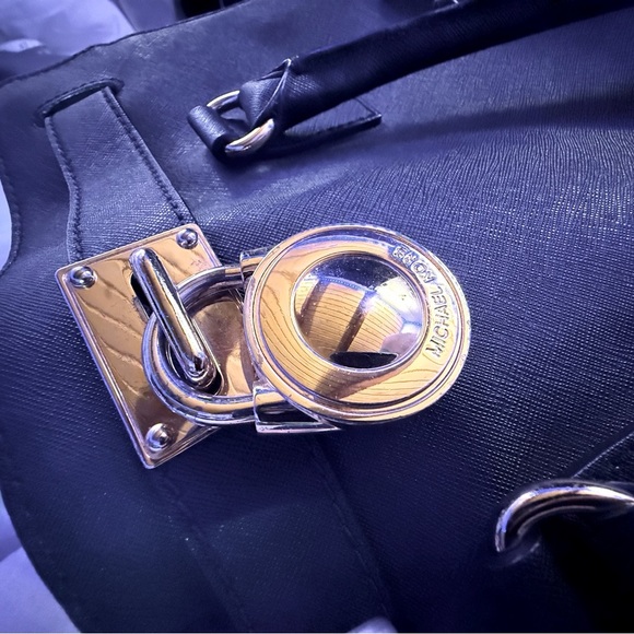 Michael Kors Hamilton Large Black Tote With Lock and Key - Picture 7 of 16